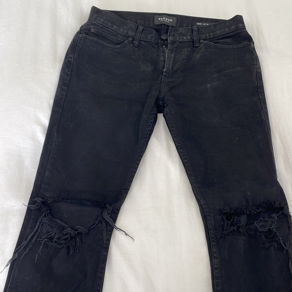 PacSun - Ripped Jeans - Picture 4 of 5